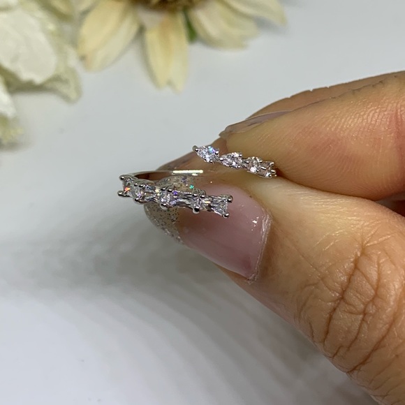 Adjustable Crystal Ring - [JW-124] - Picture 5 of 8